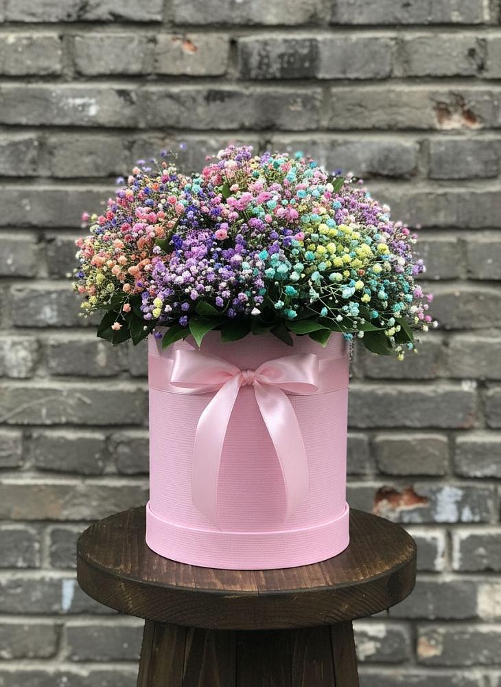 Цветочная композиция из Гипсофила и Розы в шляпной коробке в Шацке