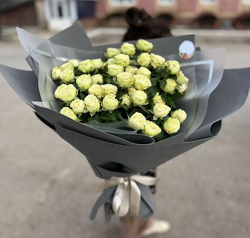 Букет Белые кустовые розы Солинеро в Шацке