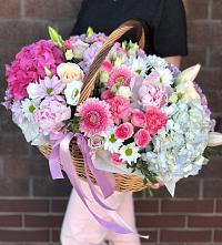 Цветочная композиция из Розы, Хризантемы, Пионы и Лизиантусы в корзине в Шацке