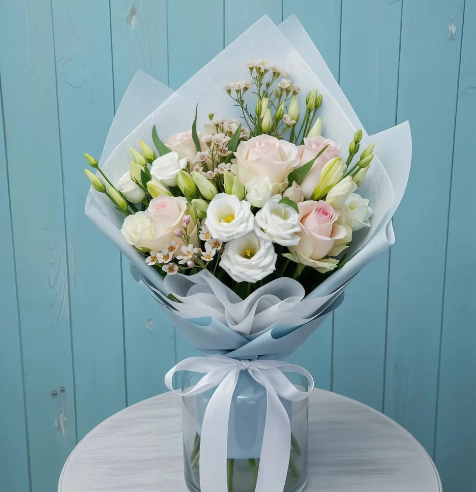 Букет цветов из: Розы и Лизиантусы в Шацке