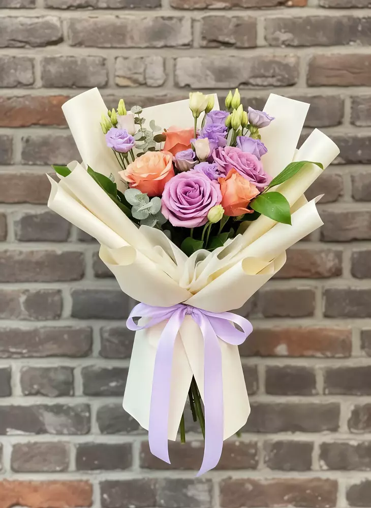 Букет цветов из: Лизиантусы и Розы в Шацке