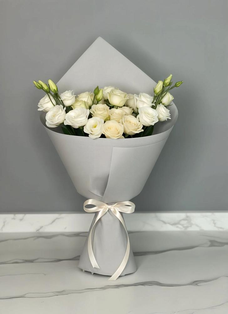 Букет цветов из: Розы и Лизиантусы в Шацке