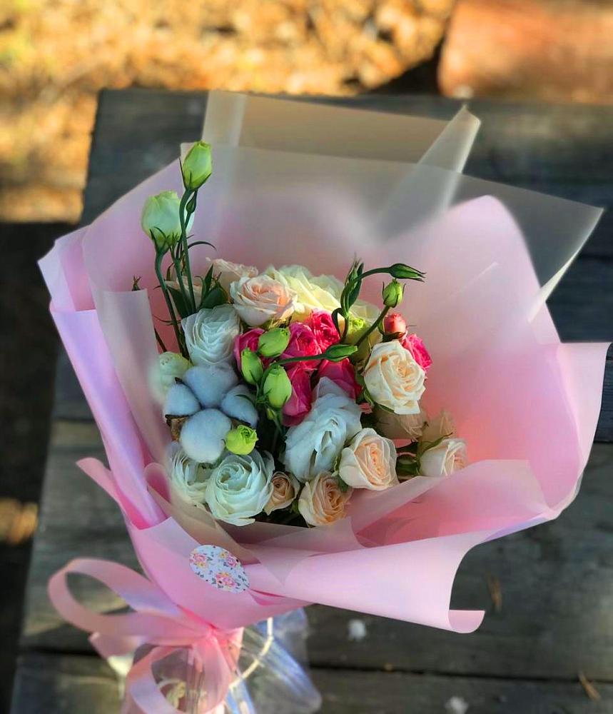 Букет цветов из: Розы и Лизиантусы в Шацке