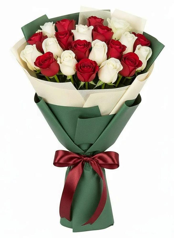 Букет Микс из красных и белых роз в Шацке