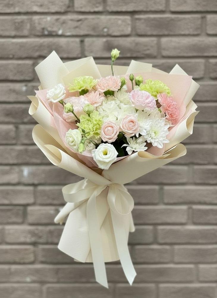 Букет цветов из: Гвоздики, Розы, Лизиантусы и Хризантемы в Шацке