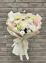 Букет цветов из:  Гвоздики, Розы, Лизиантусы и Хризантемы в Шацке