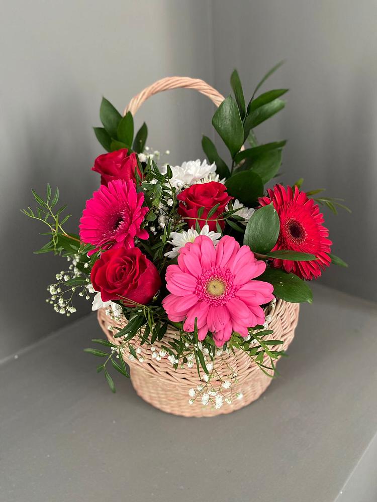 Цветочная композиция из Розы, Хризантемы и Герберы в корзине в Шацке