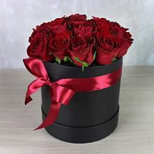 Цветочная композиция из Розы в шляпной коробке в Шацке
