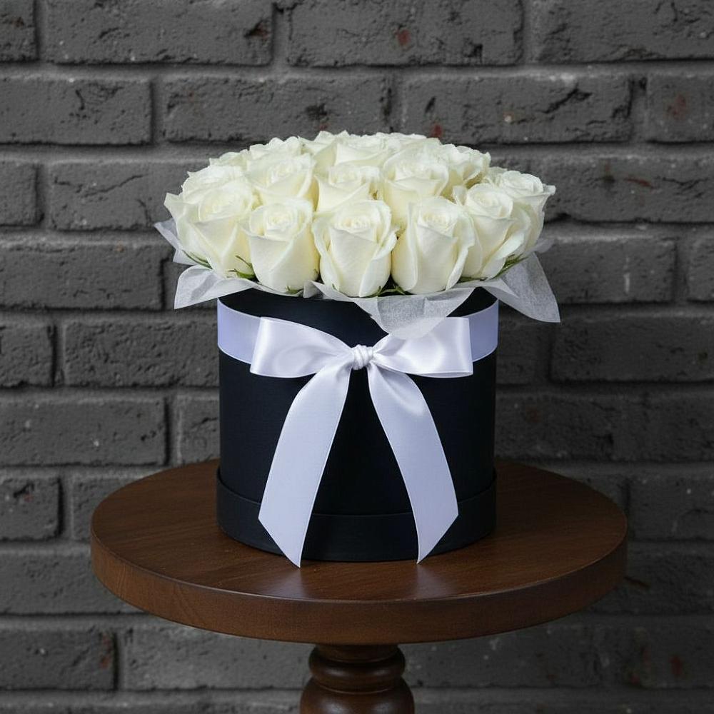 Цветочная композиция из Розы в шляпной коробке в Шацке