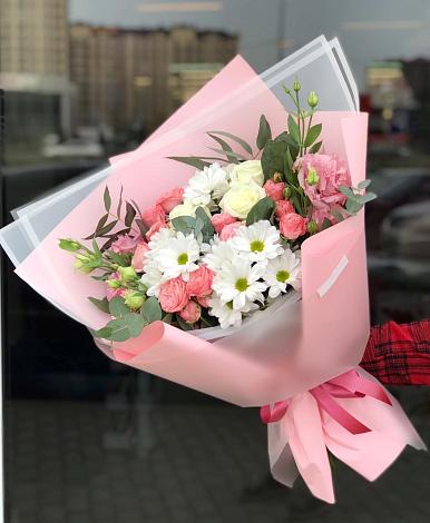 Букет цветов из: Розы, Лизиантусы и Хризантемы в Шацке