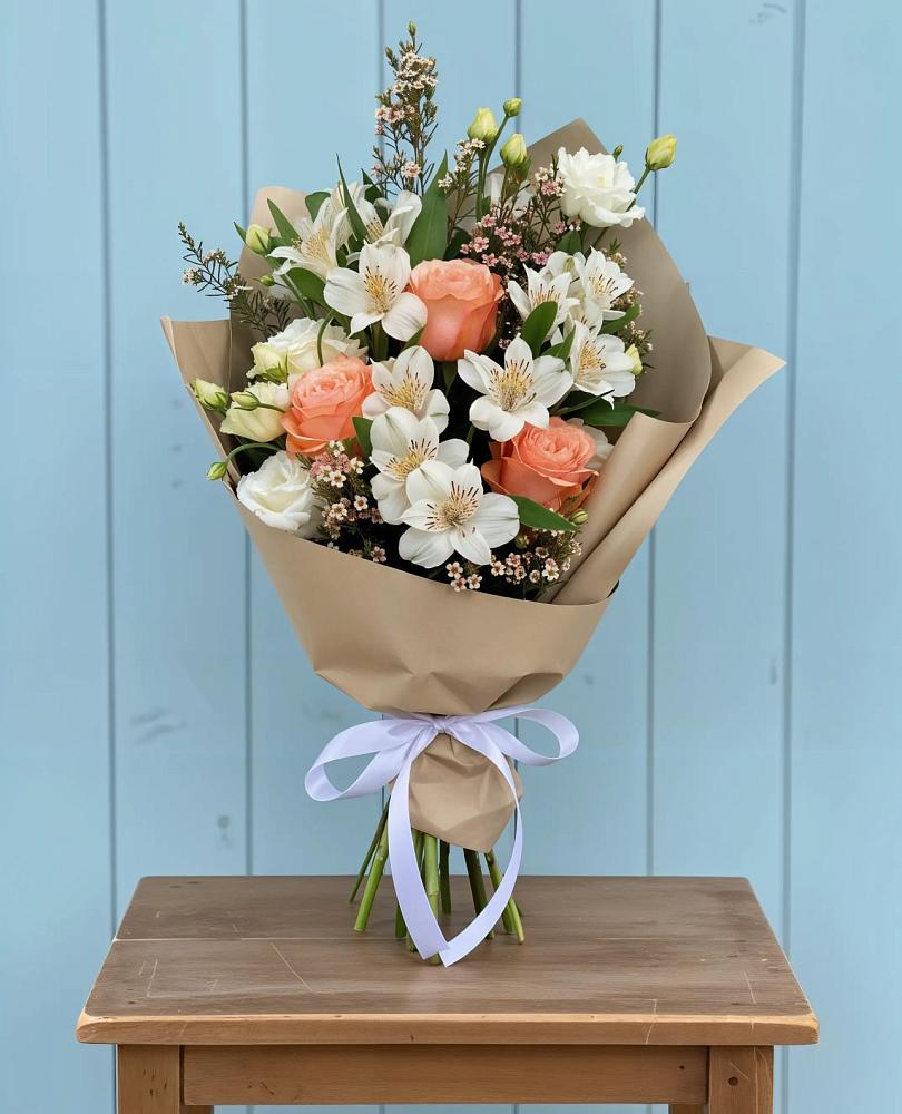 Букет цветов из: Альстромерии, Лизиантусы, Розы и Хризантемы в Шацке