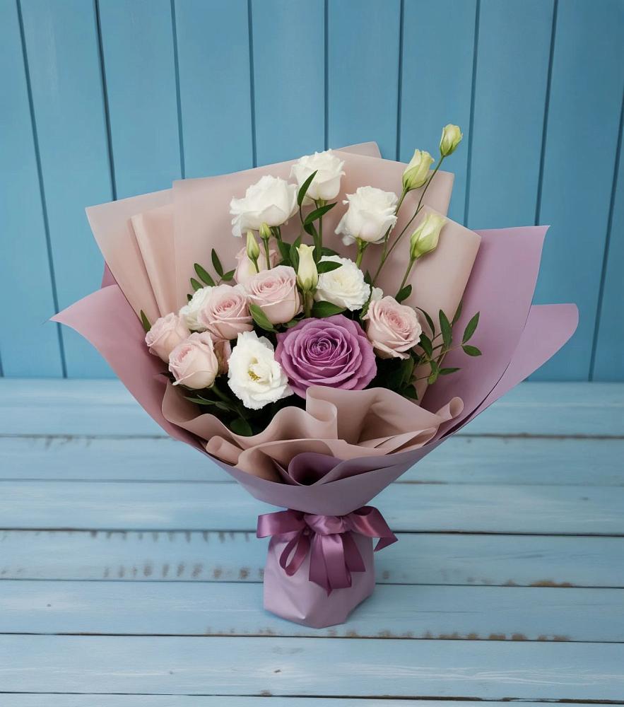 Букет цветов из: Розы и Лизиантусы в Шацке